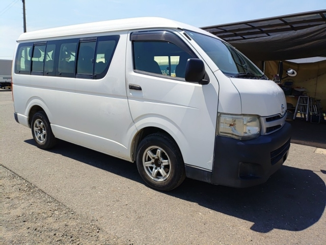 TOYOTA HIACE 2012