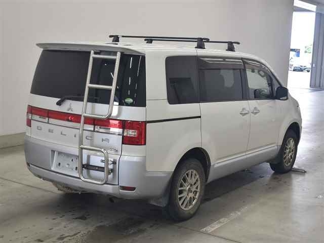 MITSUBISHI DELICA D5 2016