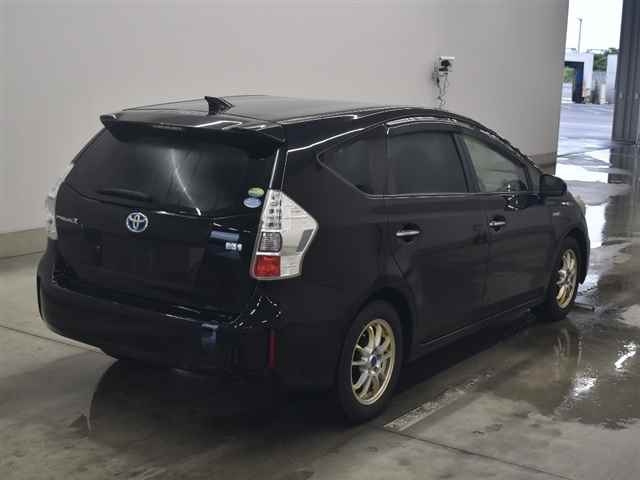 TOYOTA PRIUS ALPHA 2014