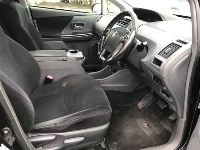 TOYOTA PRIUS ALPHA 2014