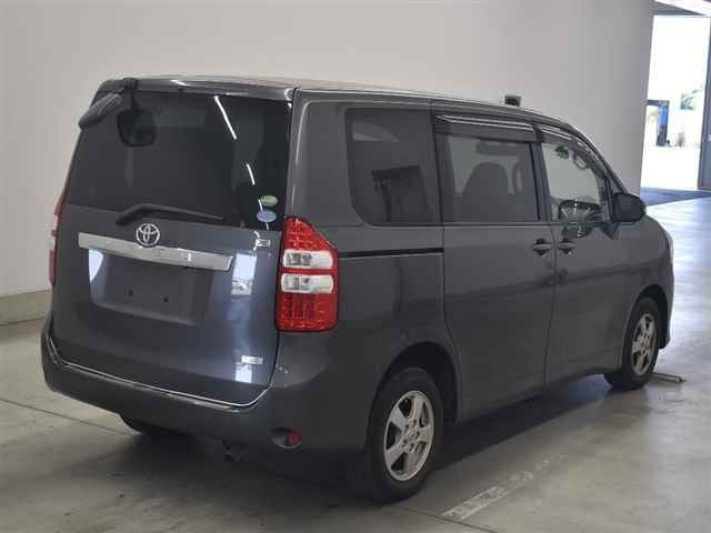 TOYOTA NOAH 2013