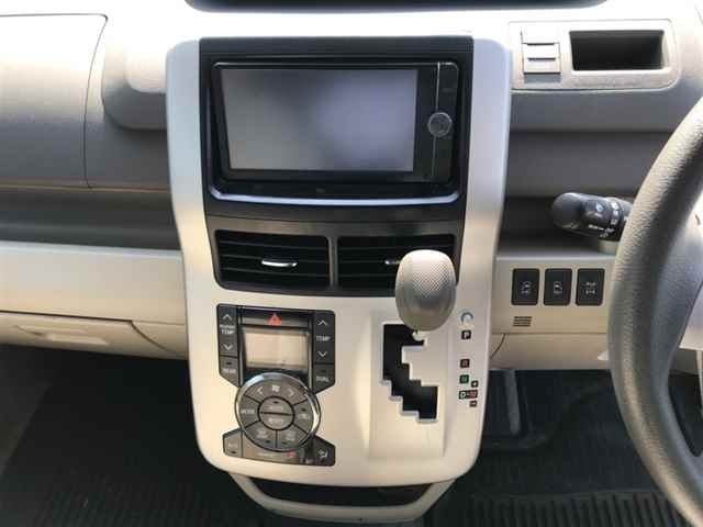 TOYOTA NOAH 2013