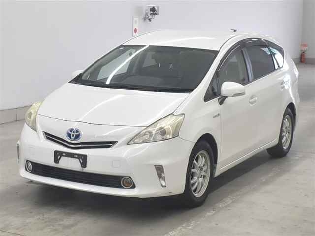 TOYOTA PRIUS ALPHA 2011