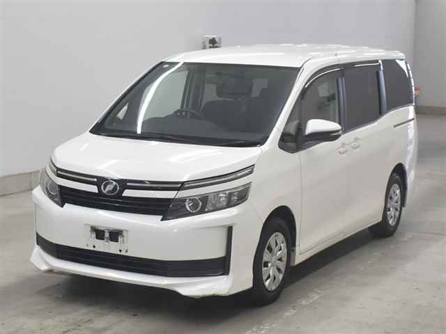 TOYOTA VOXY 2014
