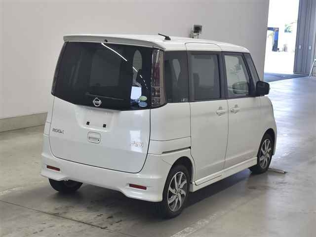 NISSAN ROOX 2010