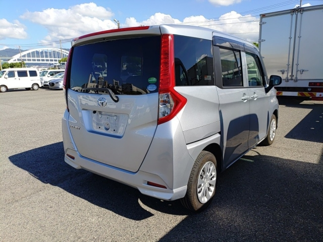 TOYOTA ROOMY 2020