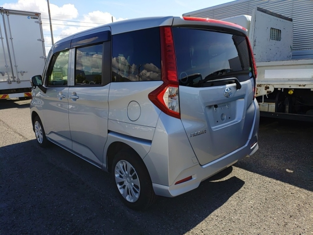 TOYOTA ROOMY 2020
