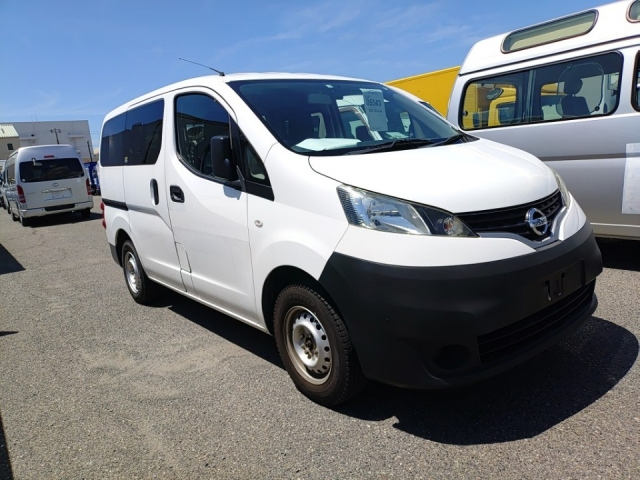 NISSAN NV200 2019