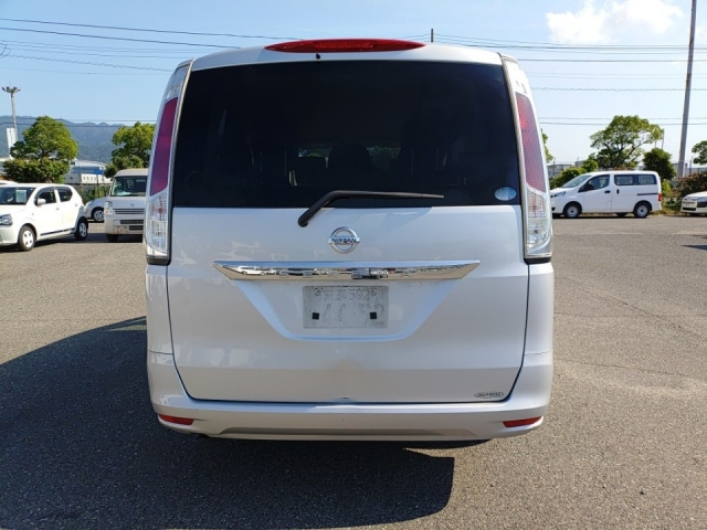 NISSAN SERENA 2013