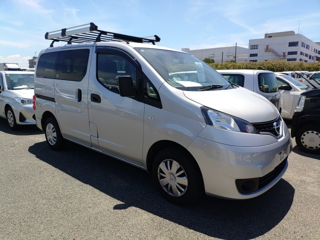 NISSAN NV200 2020