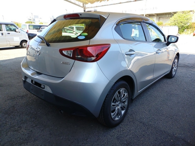 MAZDA DEMIO 2017