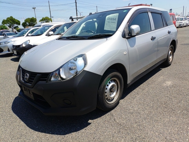 NISSAN AD 2022