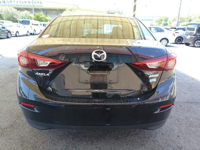 MAZDA AXELA 2018