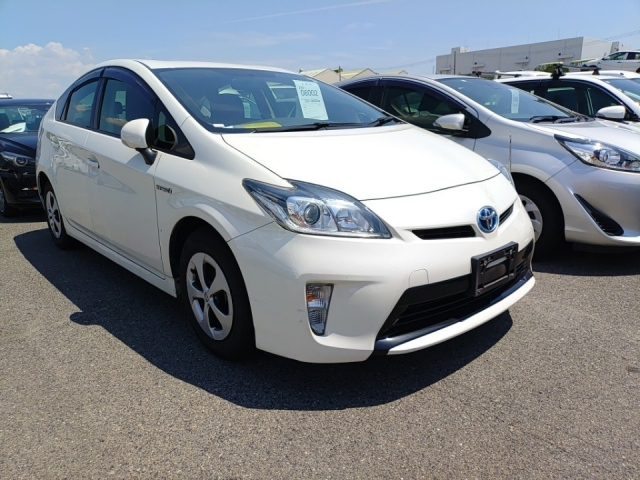 TOYOTA PRIUS 2014