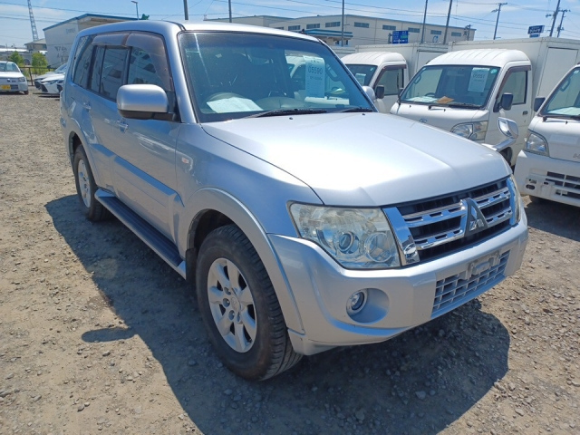 MITSUBISHI PAJERO 2012