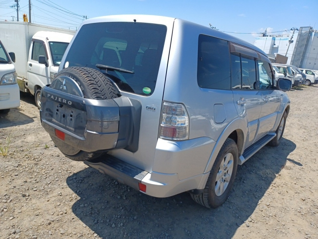 MITSUBISHI PAJERO 2012