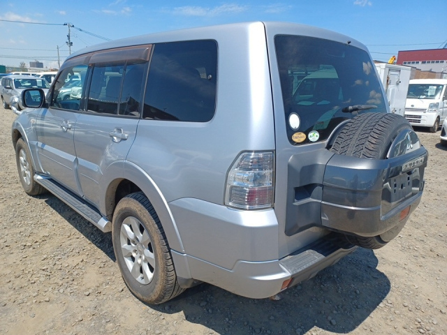 MITSUBISHI PAJERO 2012