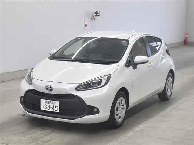 TOYOTA AQUA 2024