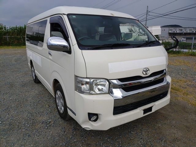 TOYOTA HIACE 2018