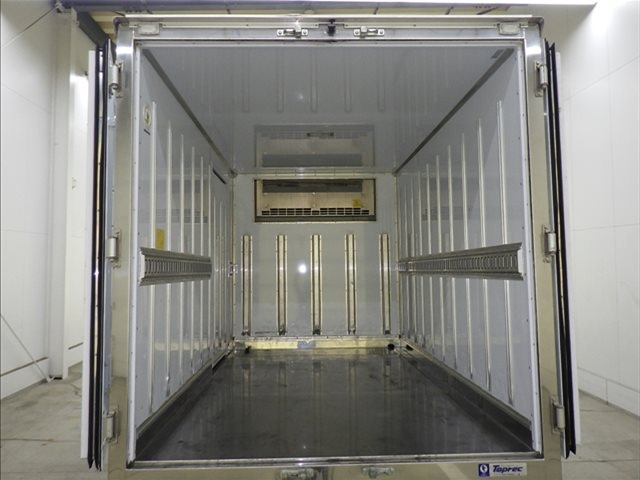 MITSUBISHI CANTER 2023