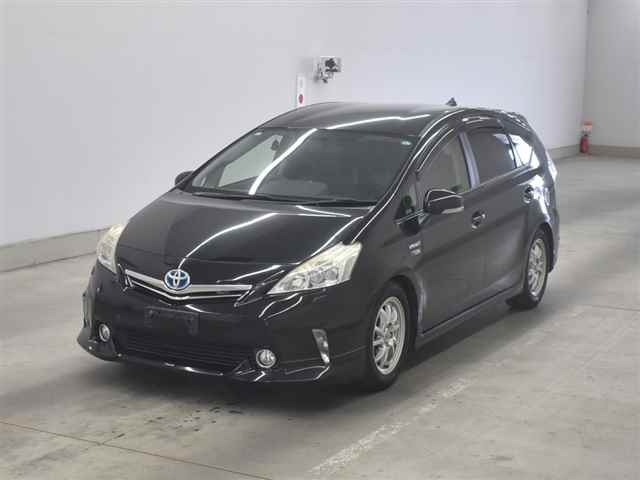 TOYOTA PRIUS ALPHA 2013