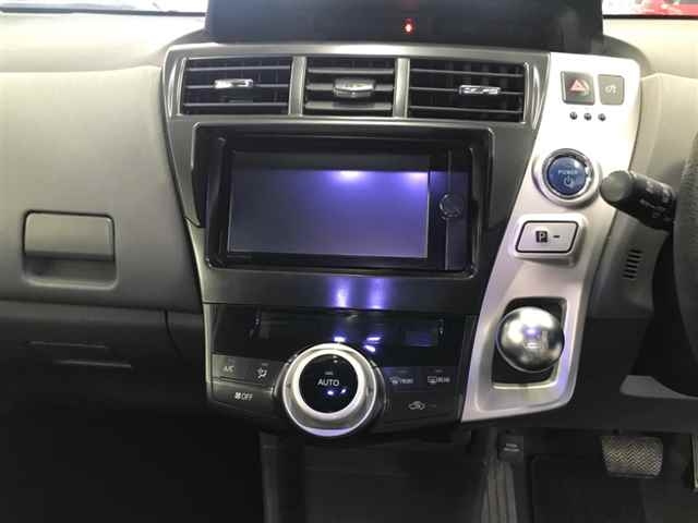 TOYOTA PRIUS ALPHA 2013