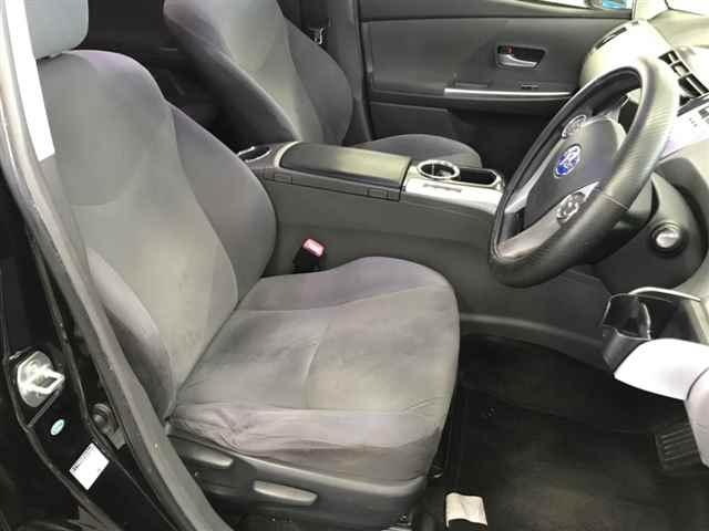 TOYOTA PRIUS ALPHA 2013