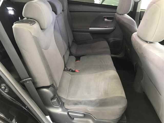 TOYOTA PRIUS ALPHA 2013