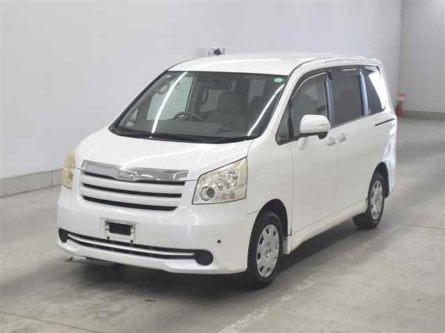 TOYOTA NOAH 2009