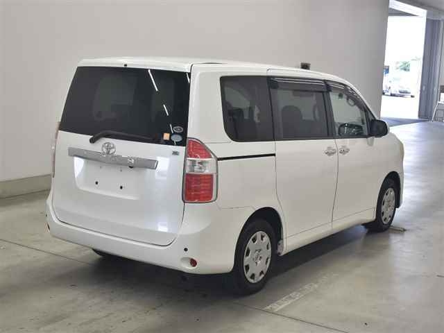 TOYOTA NOAH 2009