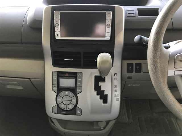 TOYOTA NOAH 2009