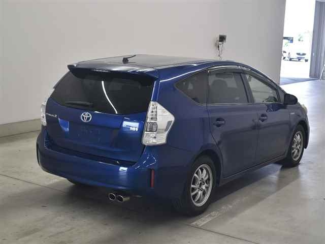 TOYOTA PRIUS ALPHA 2012