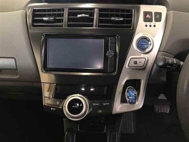 TOYOTA PRIUS ALPHA 2012