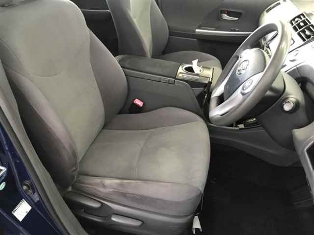 TOYOTA PRIUS ALPHA 2012