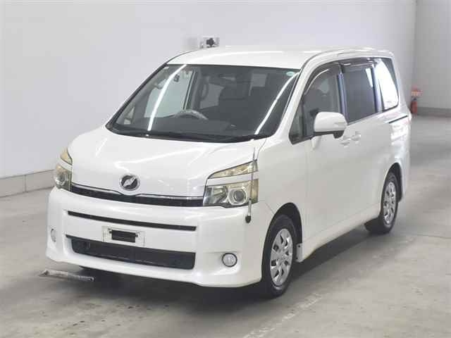 TOYOTA VOXY 2011
