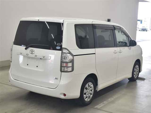 TOYOTA VOXY 2011