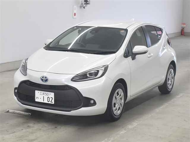 TOYOTA AQUA 2024