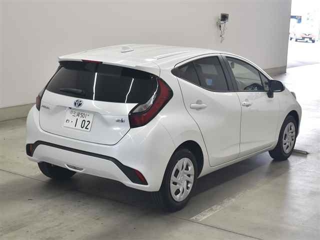 TOYOTA AQUA 2024