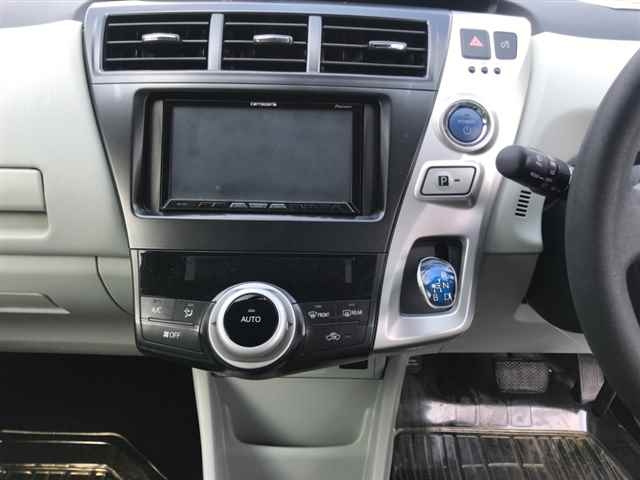 TOYOTA PRIUS ALPHA 2013