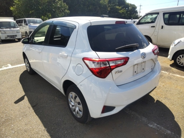 TOYOTA VITZ 2017