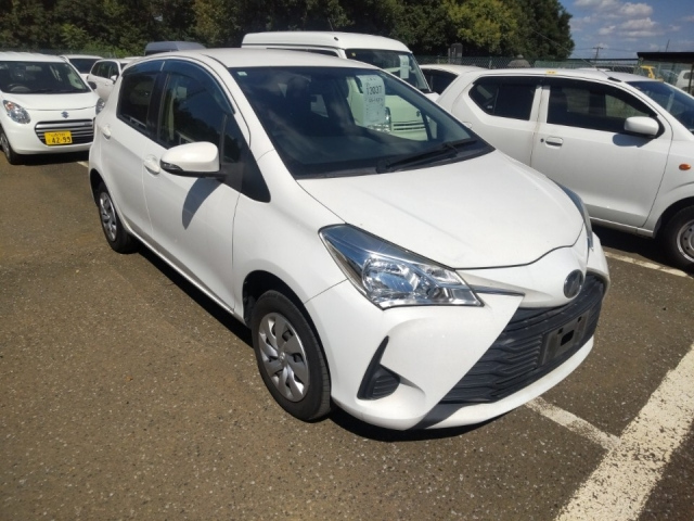 TOYOTA VITZ 2017