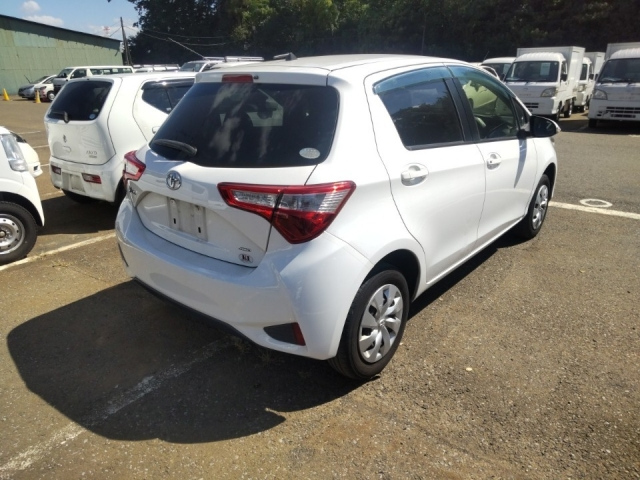 TOYOTA VITZ 2017