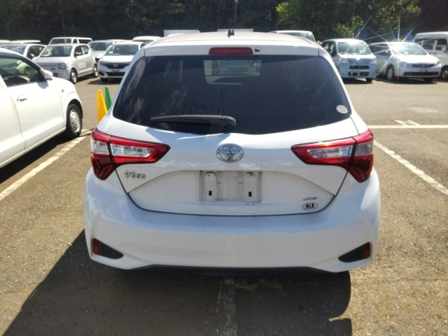 TOYOTA VITZ 2017