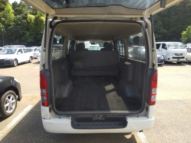 TOYOTA REGIUS ACE VAN 2010