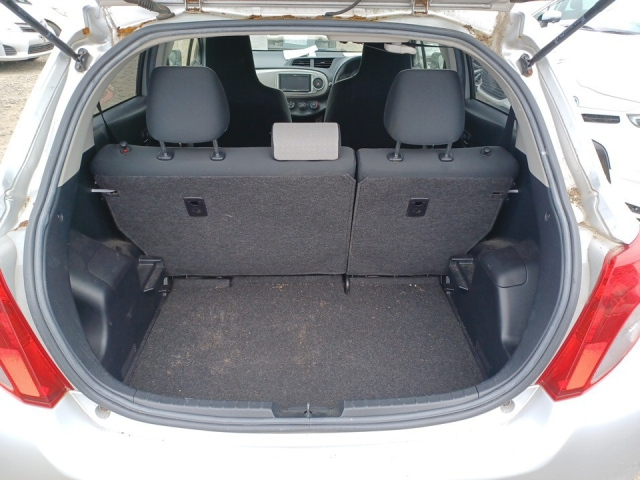 TOYOTA VITZ 2013