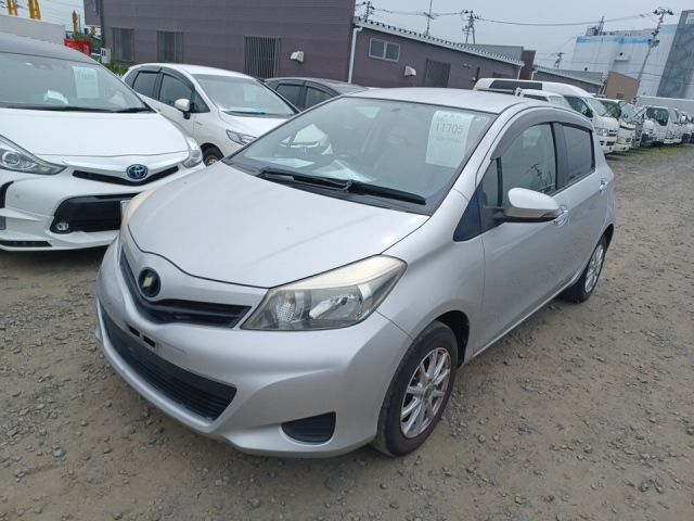 TOYOTA VITZ 2013