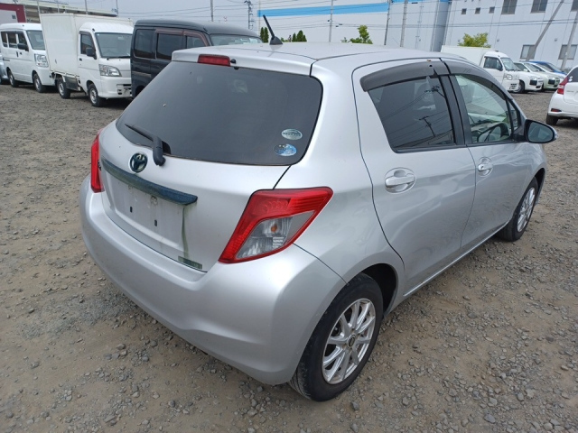 TOYOTA VITZ 2013