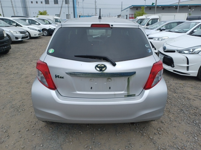 TOYOTA VITZ 2013