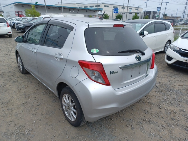 TOYOTA VITZ 2013