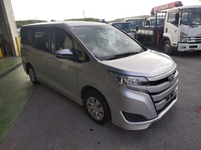 TOYOTA NOAH 2020